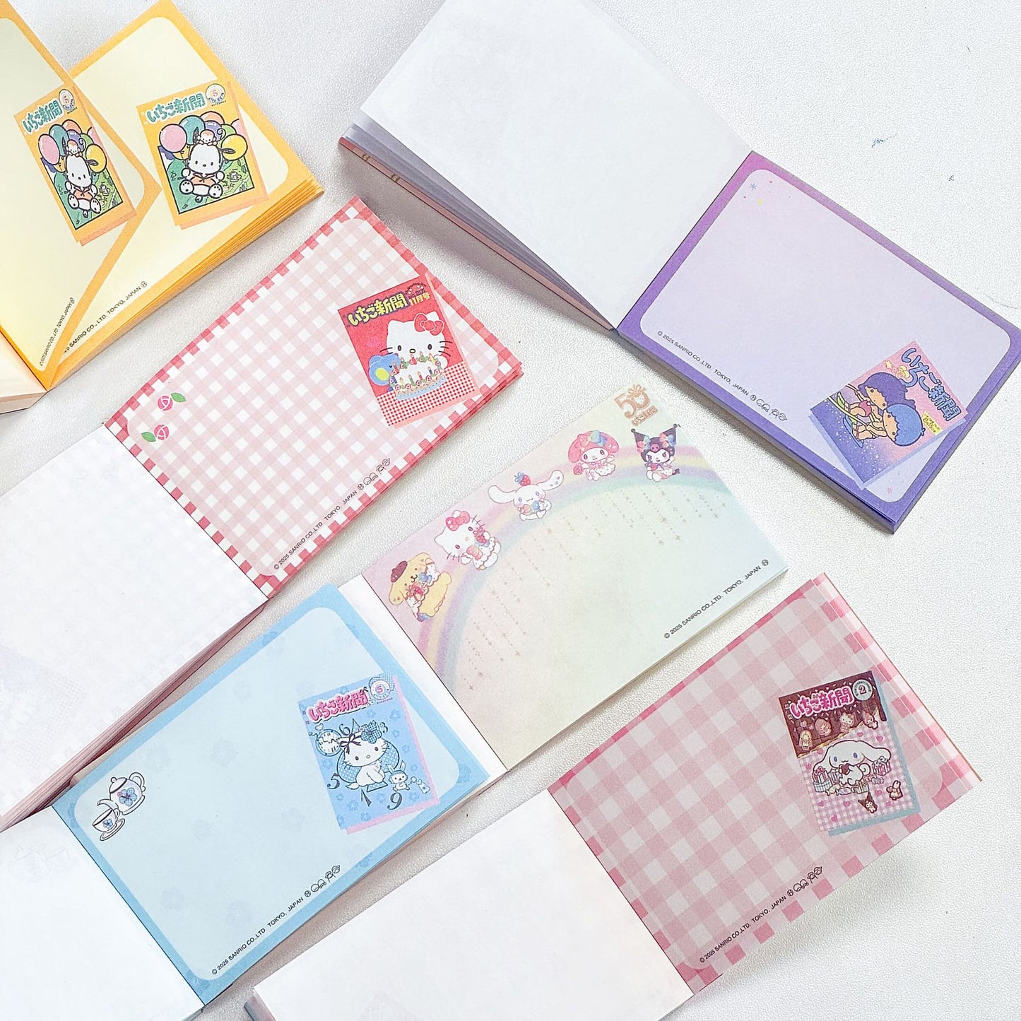 Sanrio Characters Memo Pad - Strawberry News